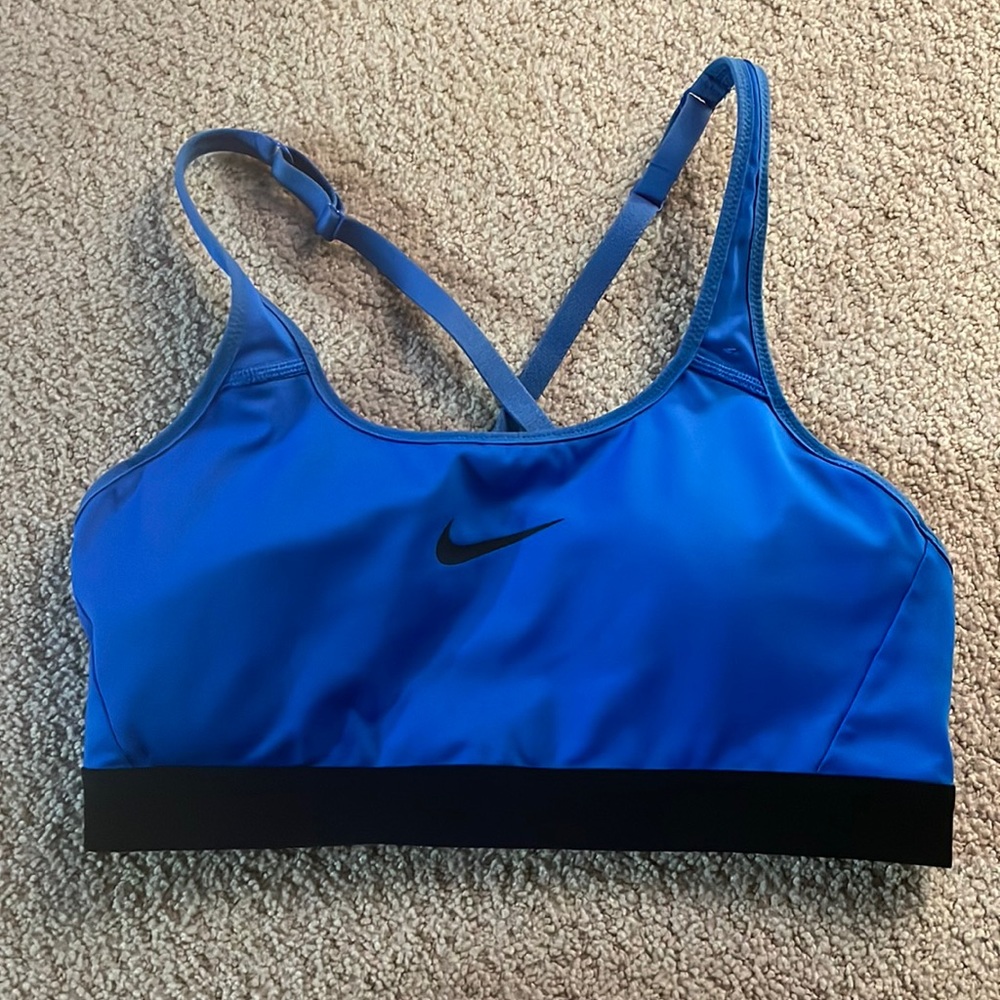 Nike sports bra size M